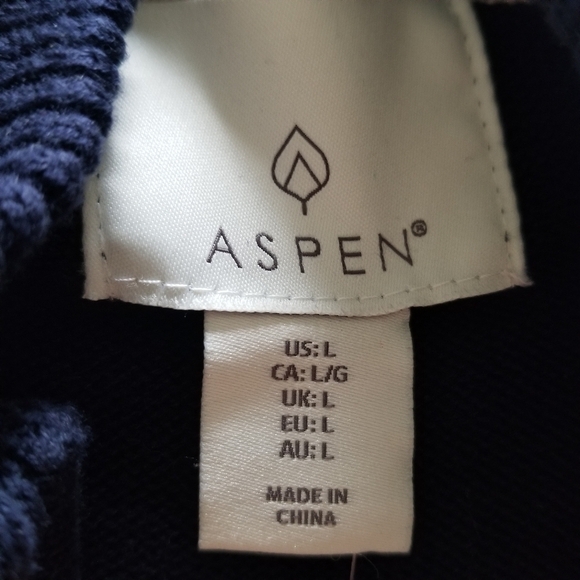 Aspen | 100% Cotton Snowflake Christmas Sweater - Picture 4 of 9